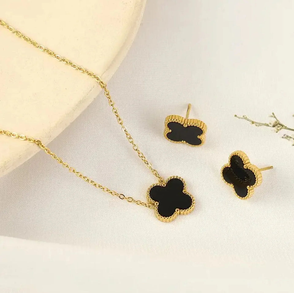 Four Leaf Clover Pendant With Ear Studs